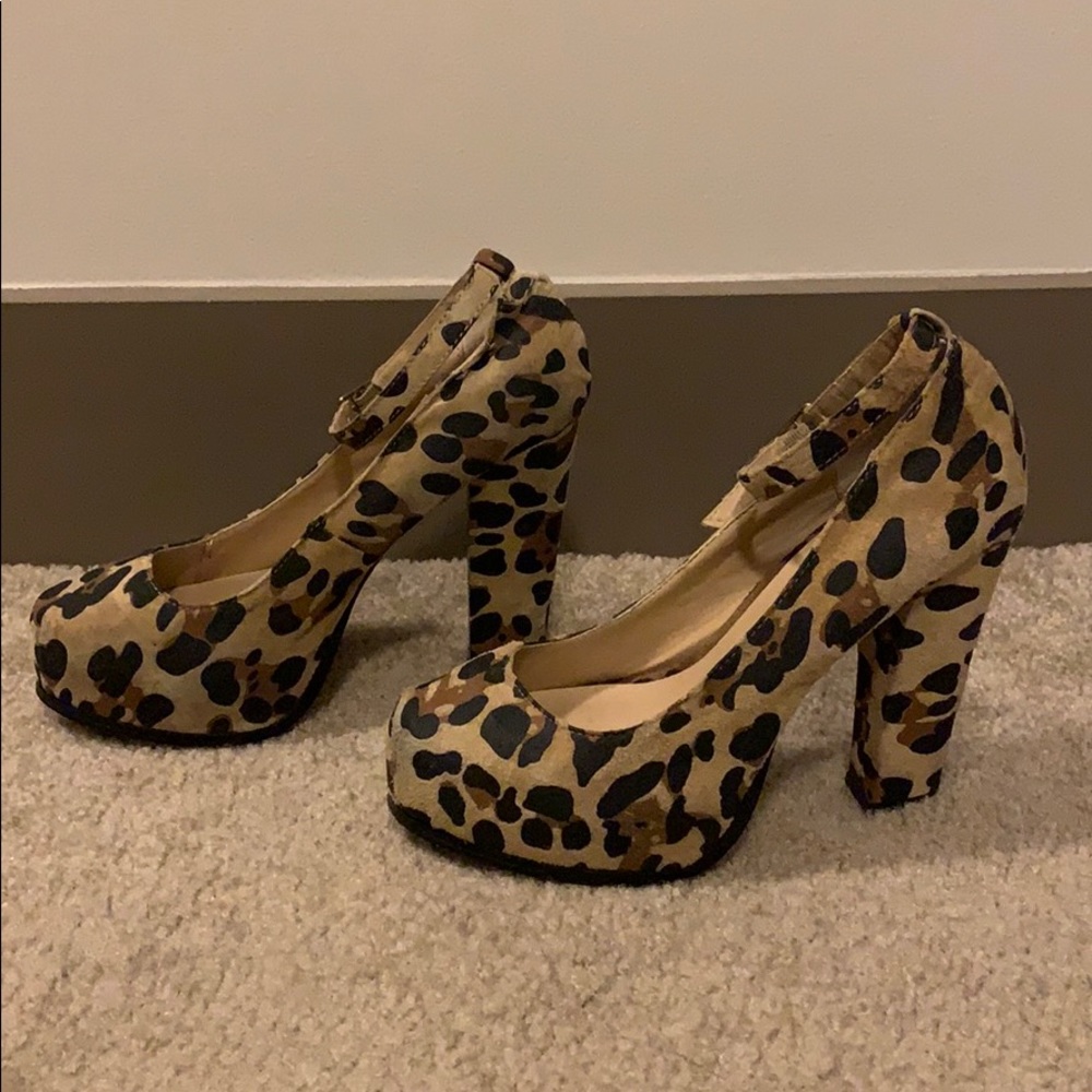 Steve Madden leopard heels with strap
